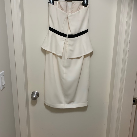 BCBGMAXAZRIA strapless white peplum dress - Picture 4 of 4